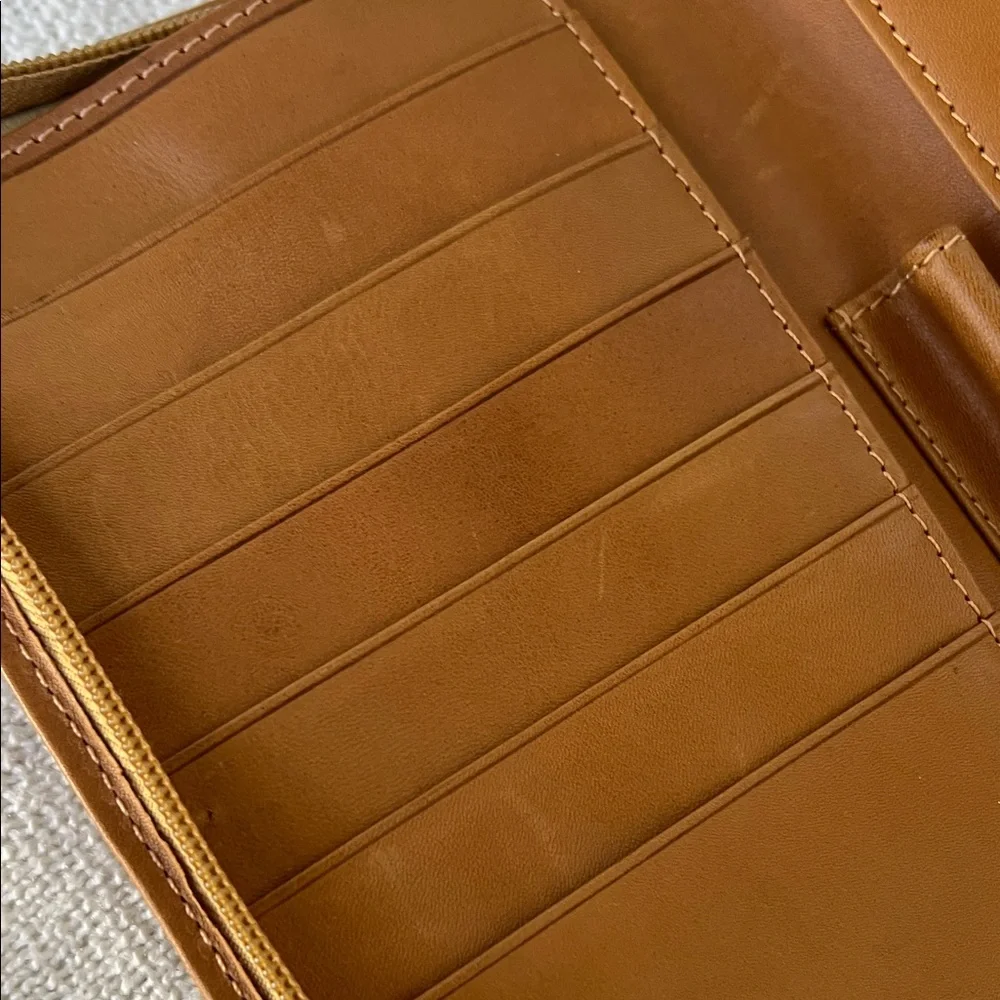 Classic Tan Leather Men's Wallet
